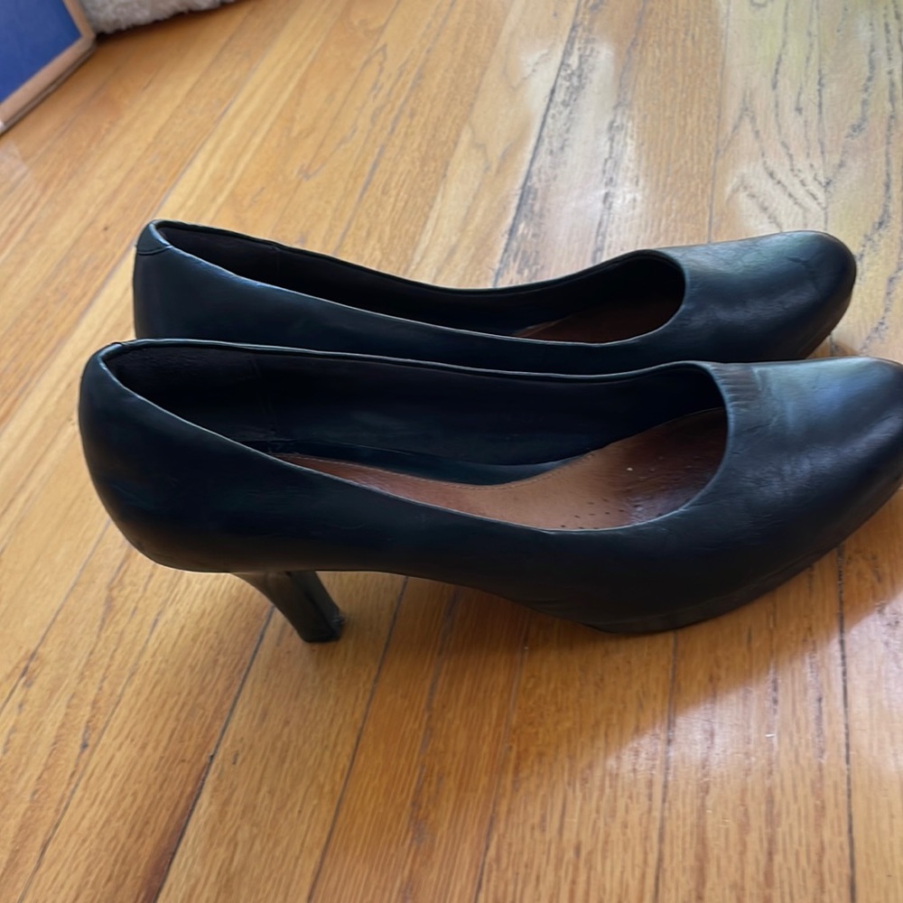 Black Clarks Pumps